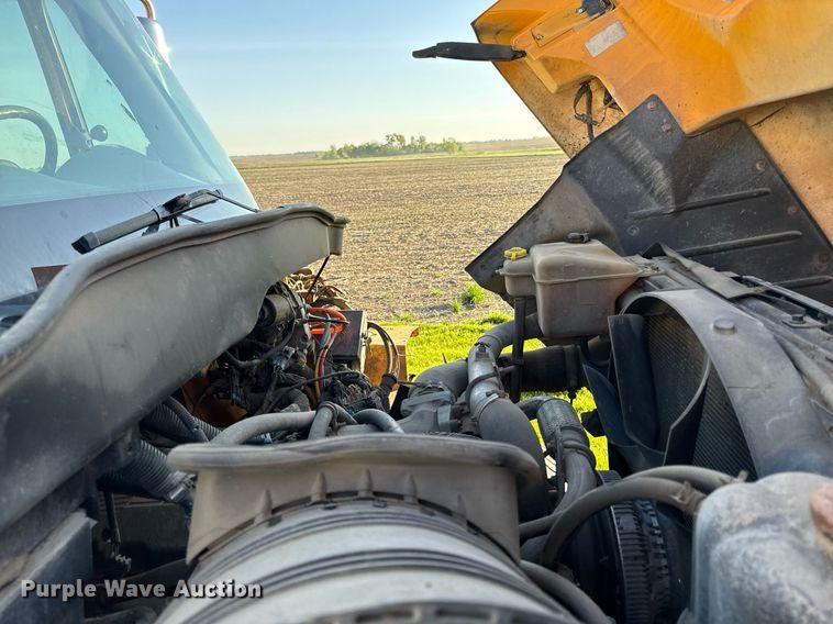 image for item DS4282 2005 International 7400 dump truck