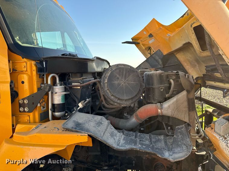 image for item DS4282 2005 International 7400 dump truck