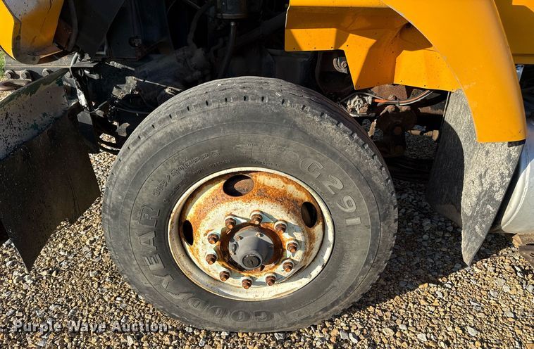 image for item DS4282 2005 International 7400 dump truck