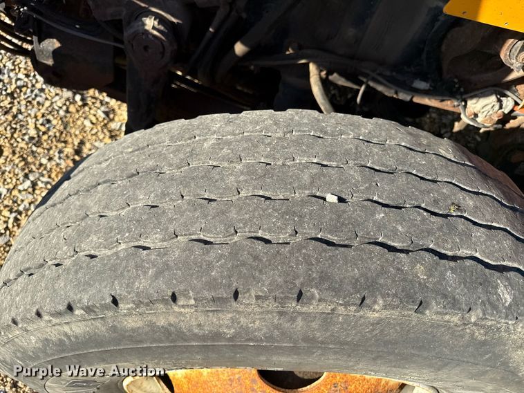 image for item DS4282 2005 International 7400 dump truck