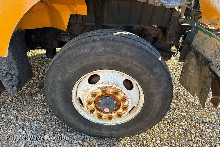 image for item DS4282 2005 International 7400 dump truck