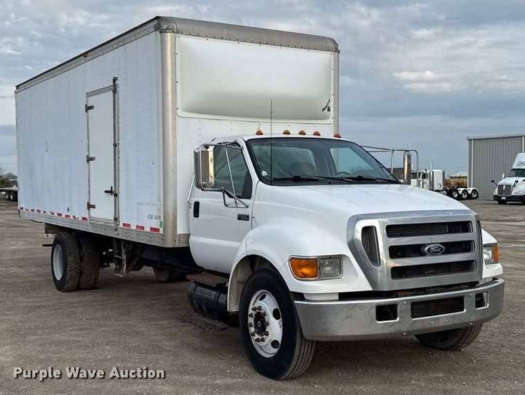 image for item DT0738 2004 Ford F650 Super Duty box truck