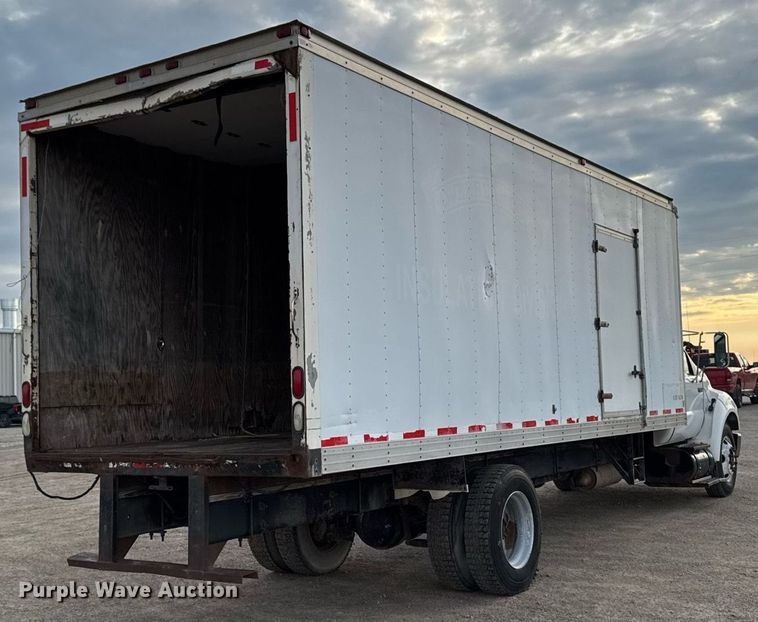 image for item DT0738 2004 Ford F650 Super Duty box truck
