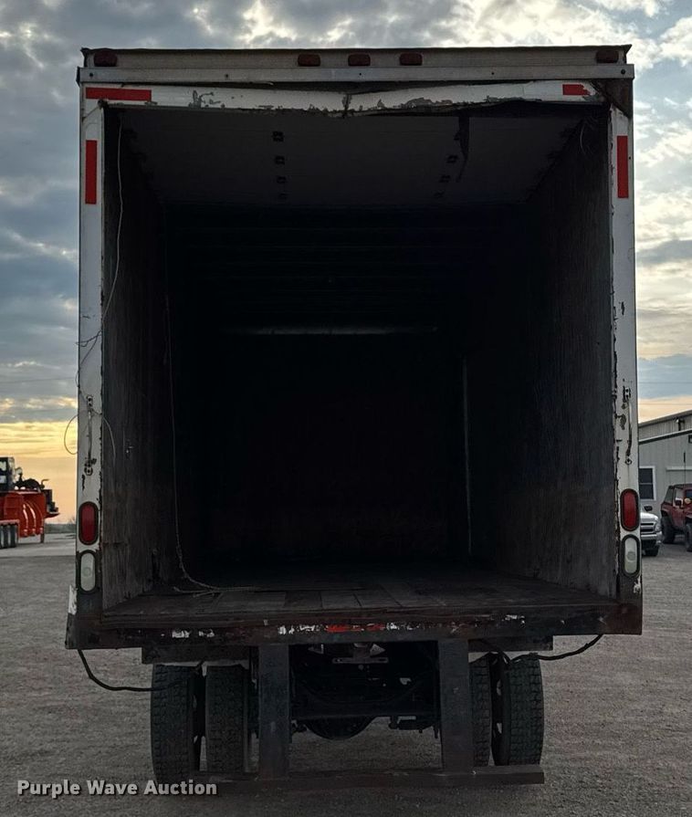 image for item DT0738 2004 Ford F650 Super Duty box truck