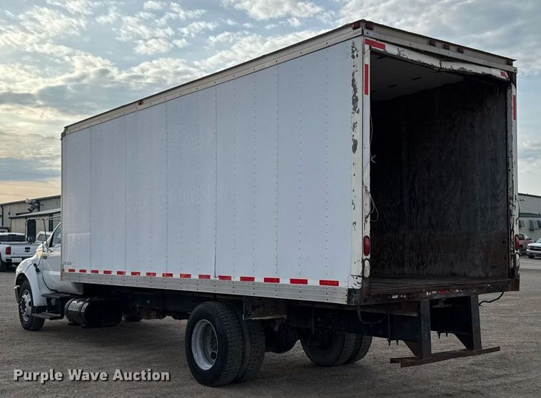 image for item DT0738 2004 Ford F650 Super Duty box truck