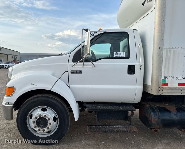 image for item DT0738 2004 Ford F650 Super Duty box truck