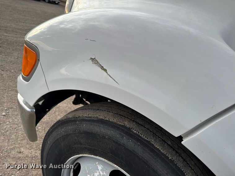 image for item DT0738 2004 Ford F650 Super Duty box truck