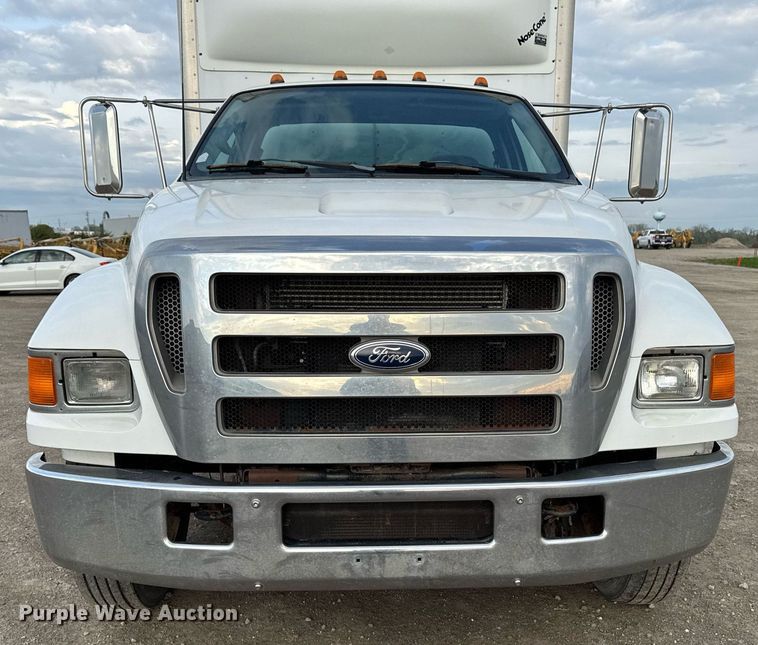 image for item DT0738 2004 Ford F650 Super Duty box truck