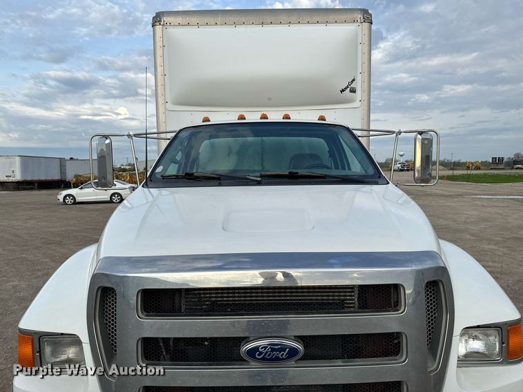 image for item DT0738 2004 Ford F650 Super Duty box truck