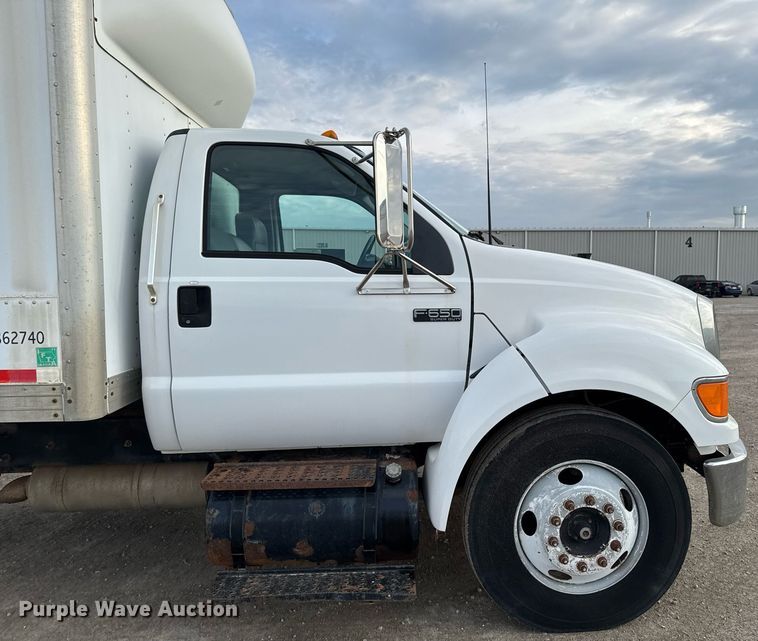 image for item DT0738 2004 Ford F650 Super Duty box truck