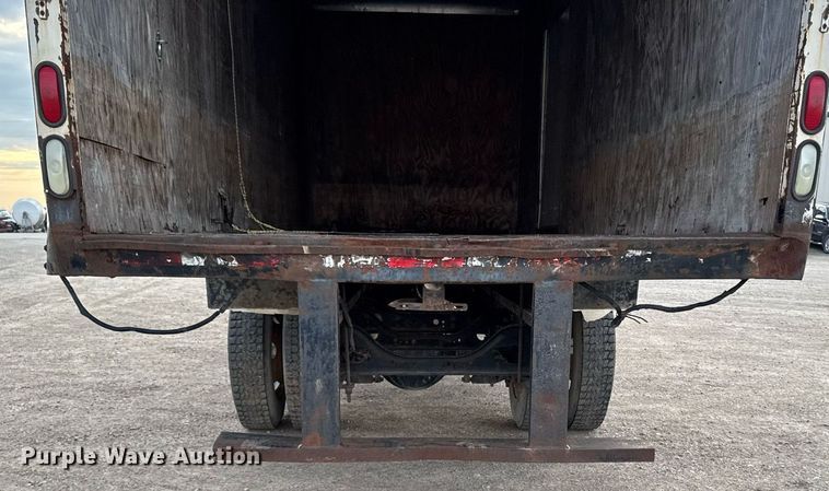 image for item DT0738 2004 Ford F650 Super Duty box truck