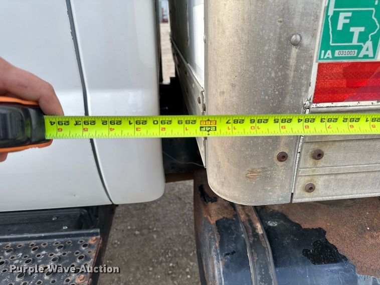 image for item DT0738 2004 Ford F650 Super Duty box truck