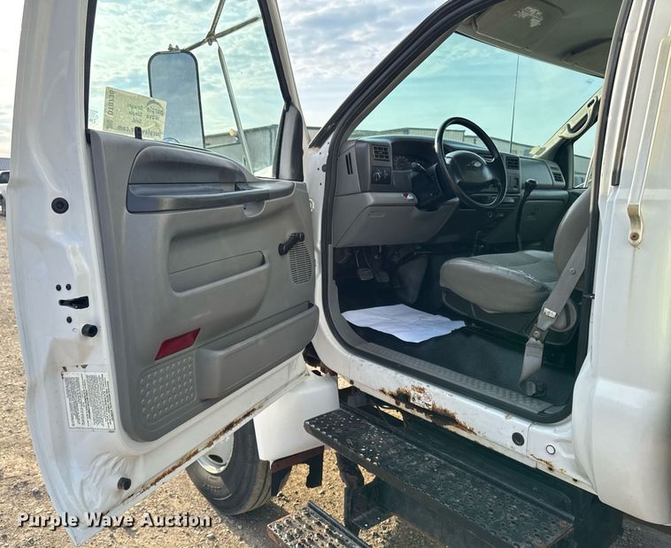 image for item DT0738 2004 Ford F650 Super Duty box truck