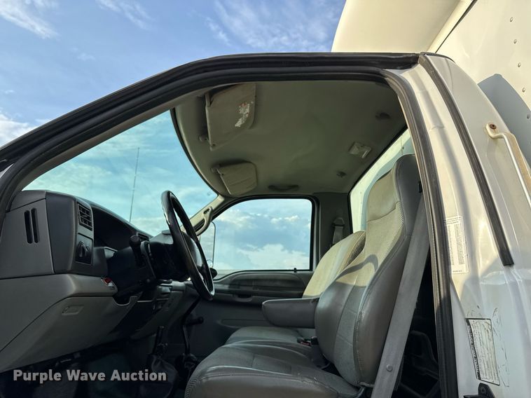 image for item DT0738 2004 Ford F650 Super Duty box truck