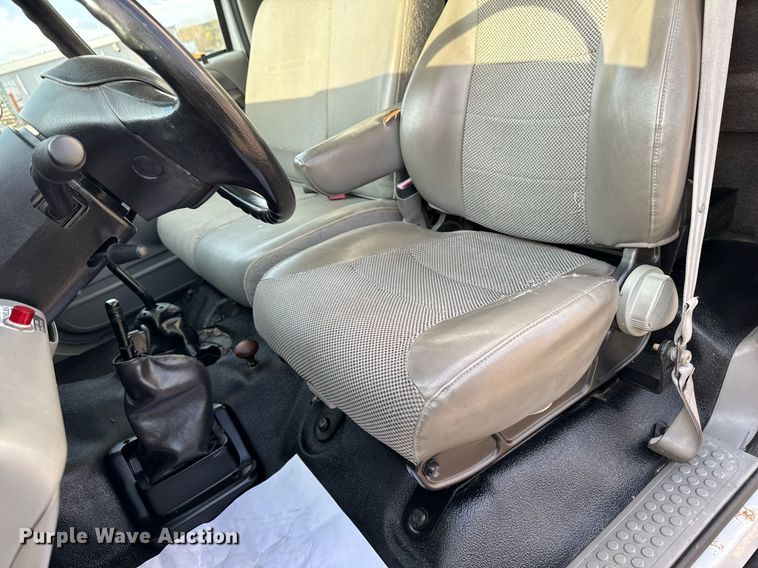 image for item DT0738 2004 Ford F650 Super Duty box truck