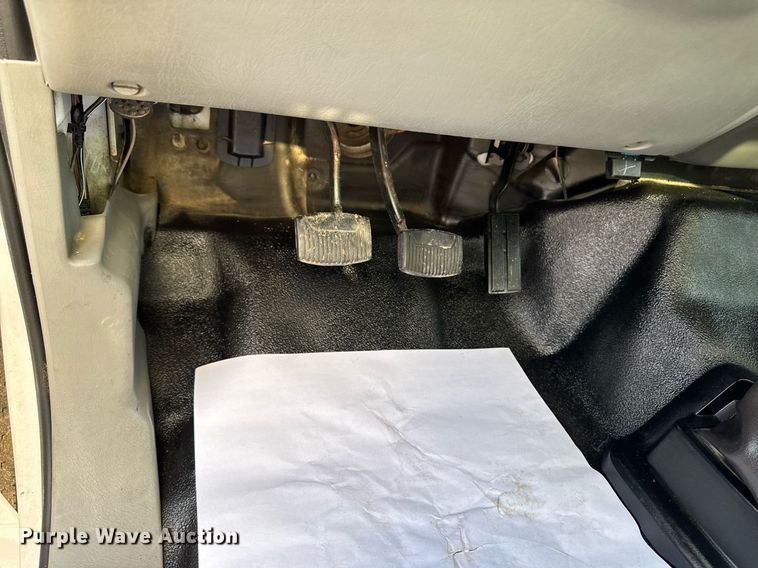 image for item DT0738 2004 Ford F650 Super Duty box truck