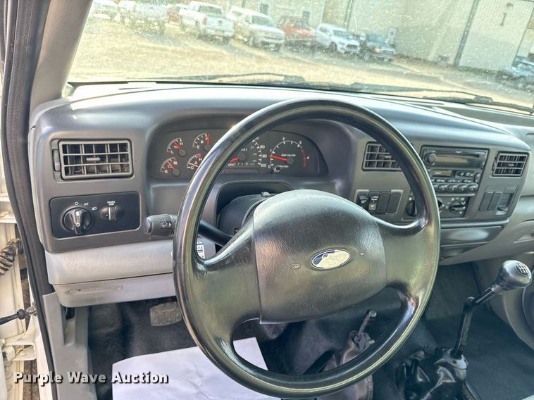 image for item DT0738 2004 Ford F650 Super Duty box truck