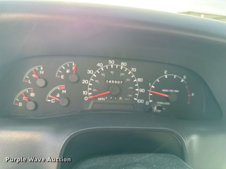 image for item DT0738 2004 Ford F650 Super Duty box truck