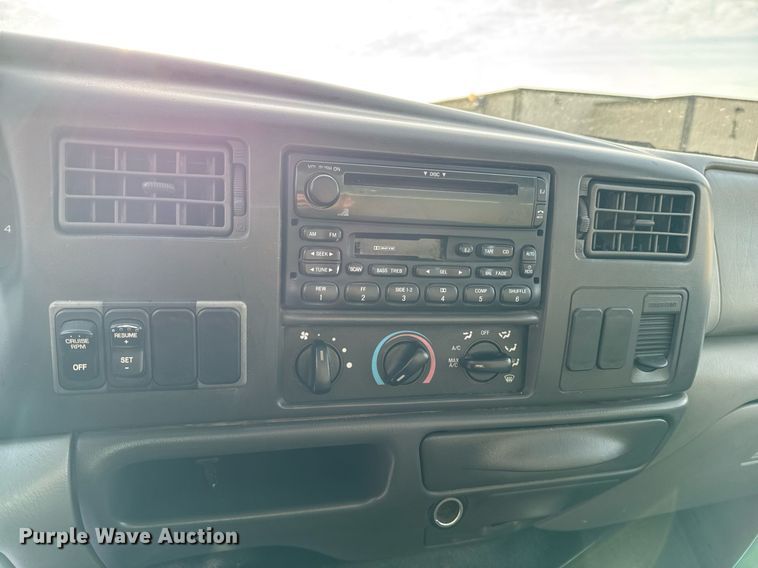 image for item DT0738 2004 Ford F650 Super Duty box truck