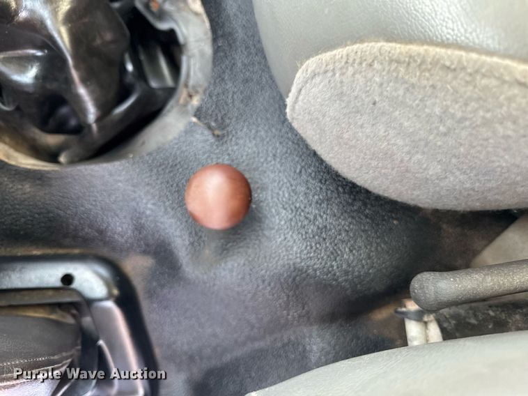 image for item DT0738 2004 Ford F650 Super Duty box truck