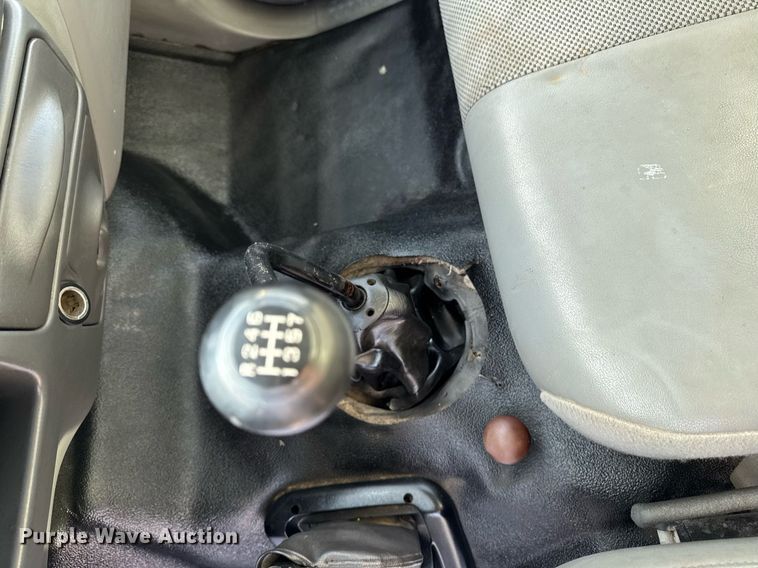 image for item DT0738 2004 Ford F650 Super Duty box truck