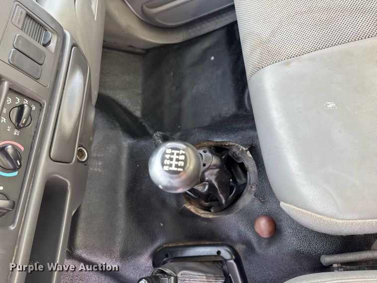 image for item DT0738 2004 Ford F650 Super Duty box truck