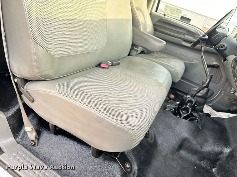 image for item DT0738 2004 Ford F650 Super Duty box truck