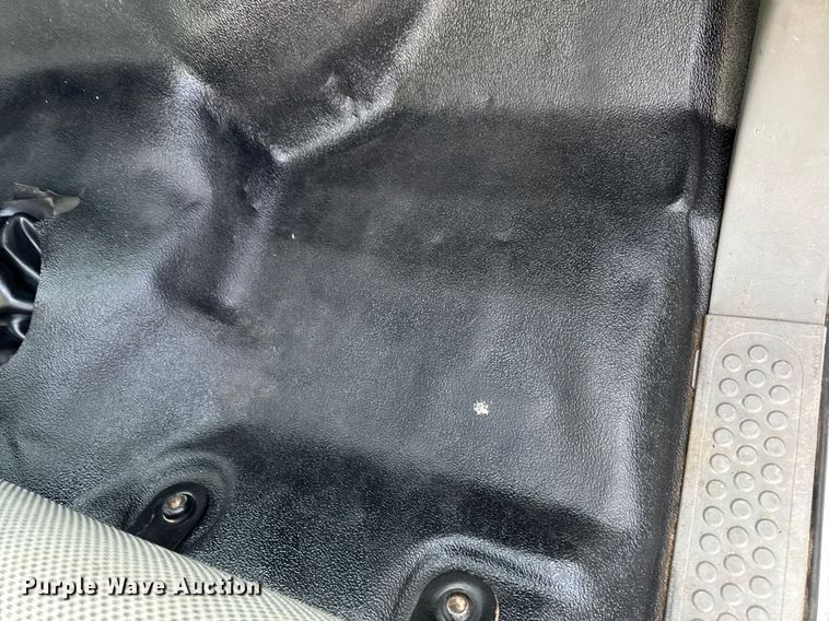 image for item DT0738 2004 Ford F650 Super Duty box truck