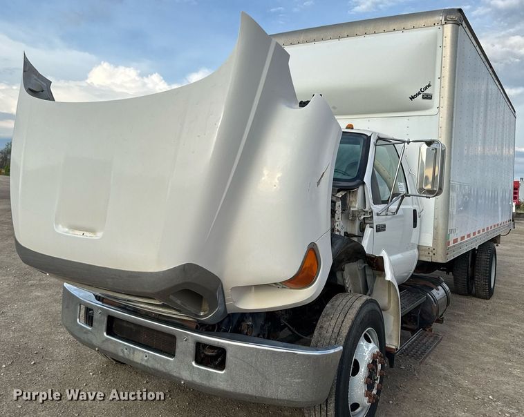 image for item DT0738 2004 Ford F650 Super Duty box truck