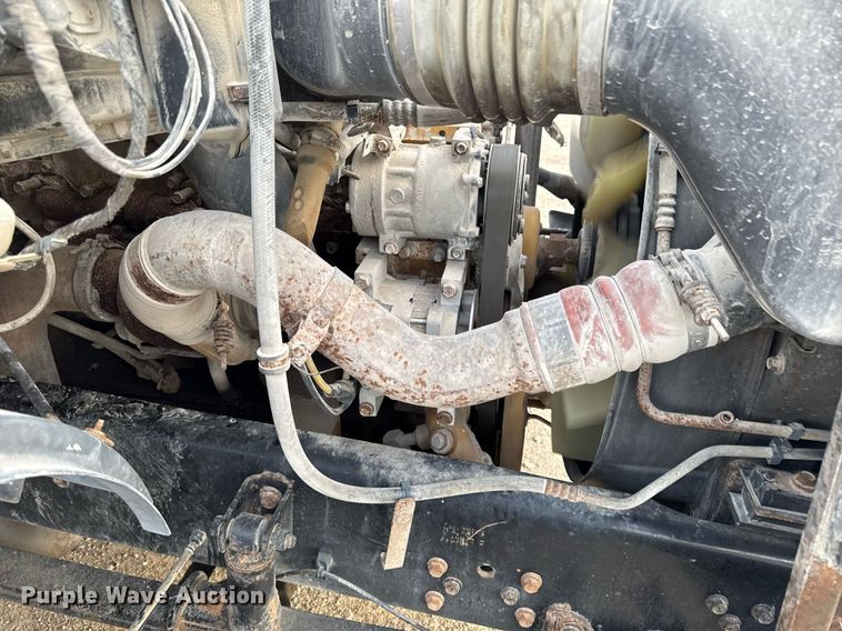 image for item DT0738 2004 Ford F650 Super Duty box truck