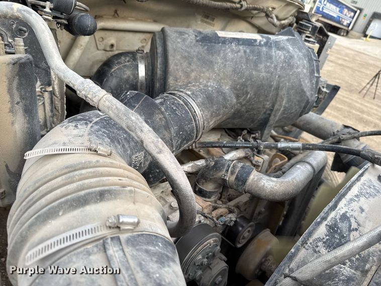 image for item DT0738 2004 Ford F650 Super Duty box truck