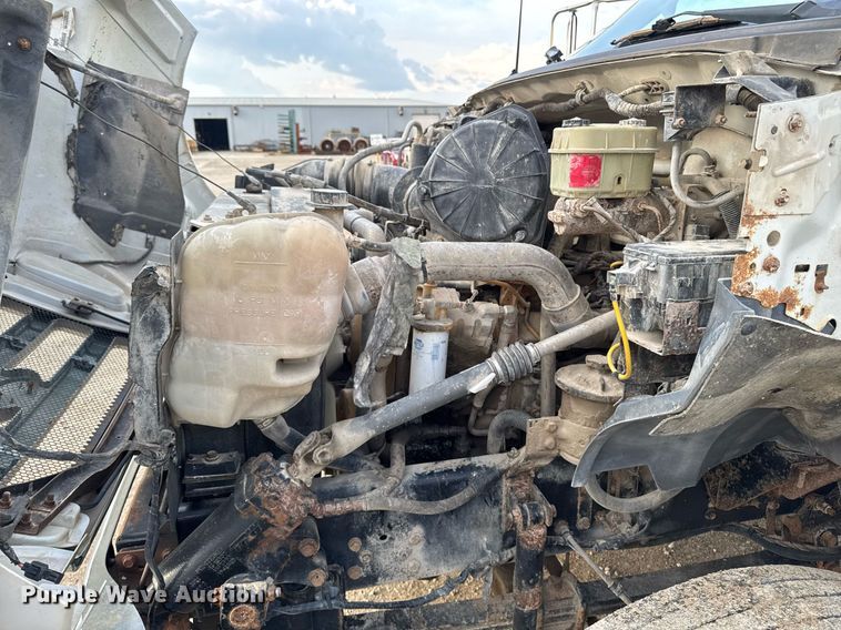 image for item DT0738 2004 Ford F650 Super Duty box truck