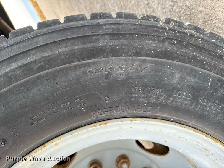 image for item DT0738 2004 Ford F650 Super Duty box truck