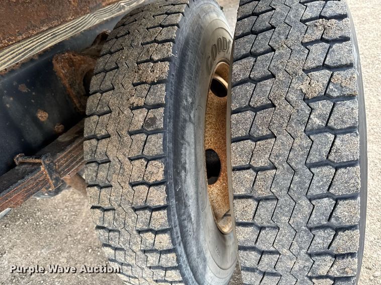 image for item DT0738 2004 Ford F650 Super Duty box truck