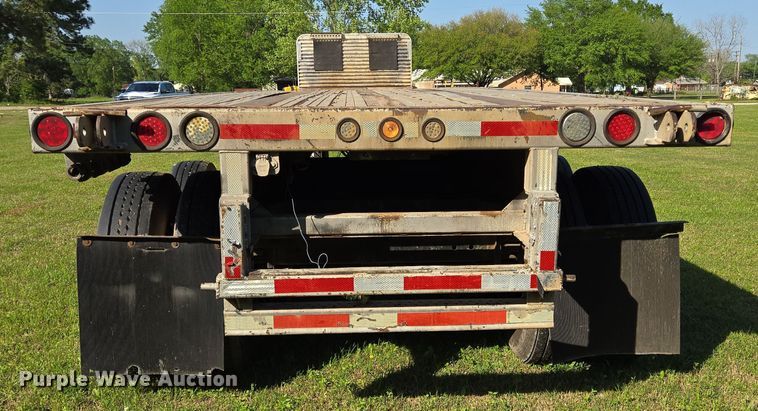 image for item DT4801 1998 Utility Trailers flatbed trailer