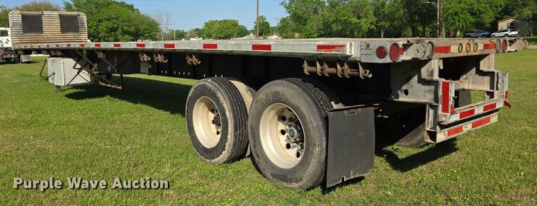 image for item DT4801 1998 Utility Trailers flatbed trailer
