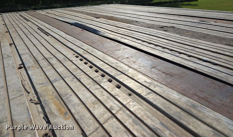 image for item DT4801 1998 Utility Trailers flatbed trailer