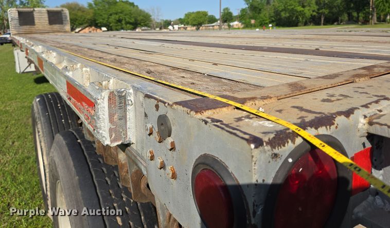 image for item DT4801 1998 Utility Trailers flatbed trailer