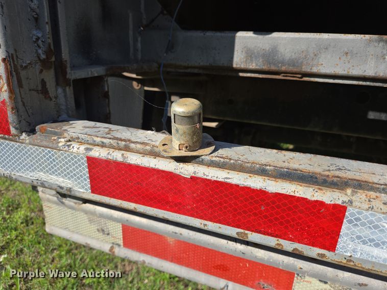 image for item DT4801 1998 Utility Trailers flatbed trailer