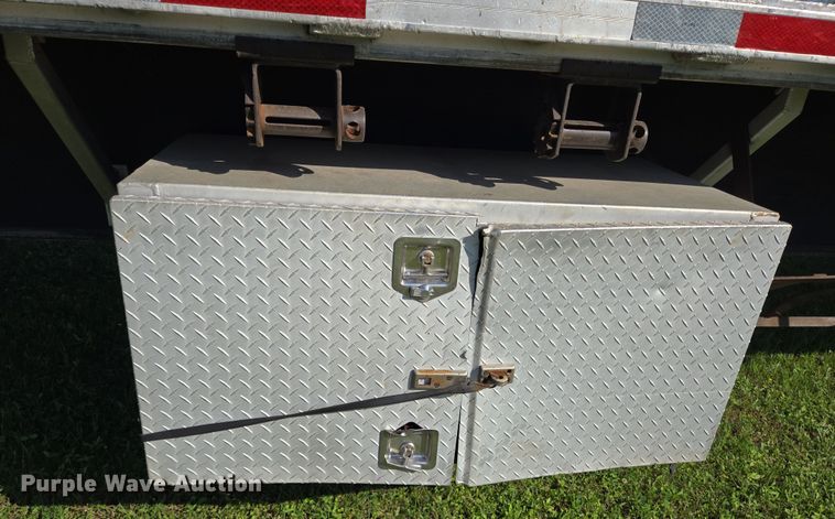 image for item DT4801 1998 Utility Trailers flatbed trailer