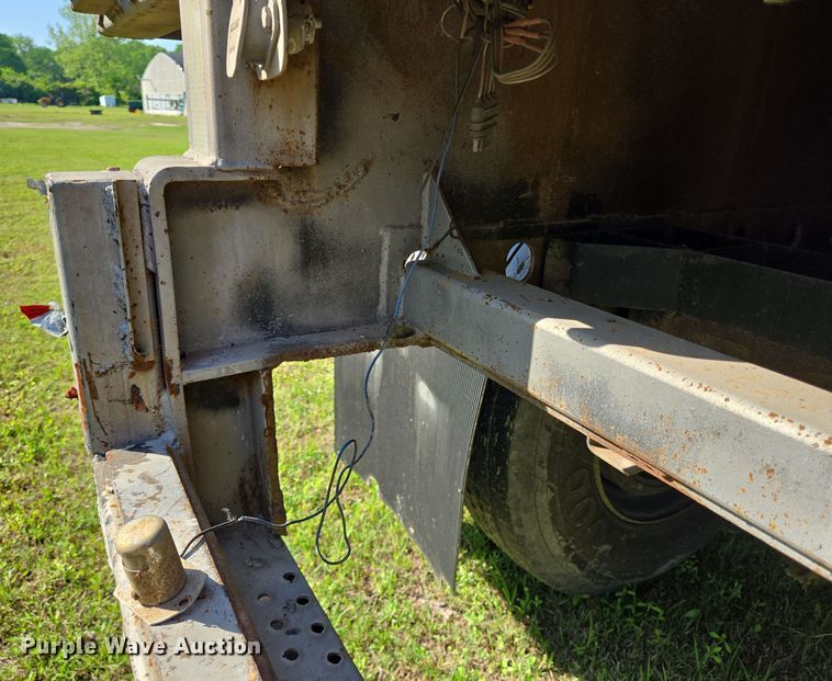 image for item DT4801 1998 Utility Trailers flatbed trailer