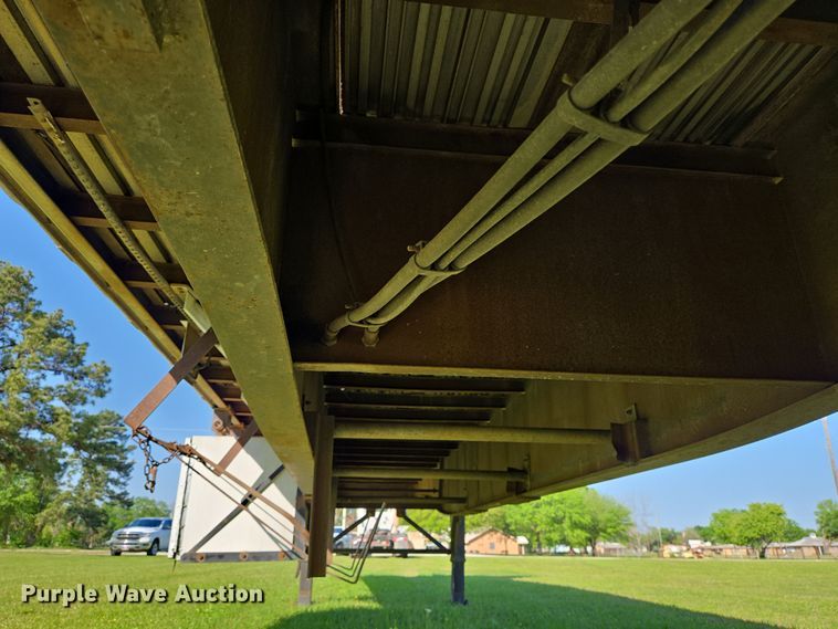 image for item DT4801 1998 Utility Trailers flatbed trailer