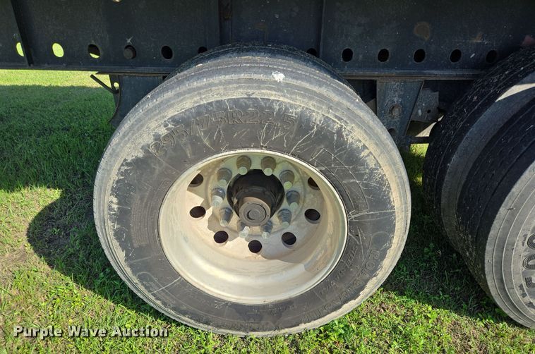 image for item DT4801 1998 Utility Trailers flatbed trailer