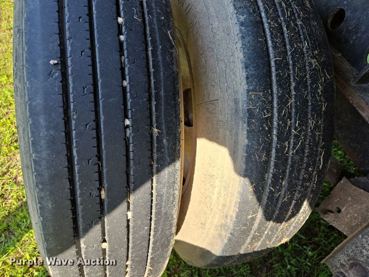 image for item DT4801 1998 Utility Trailers flatbed trailer