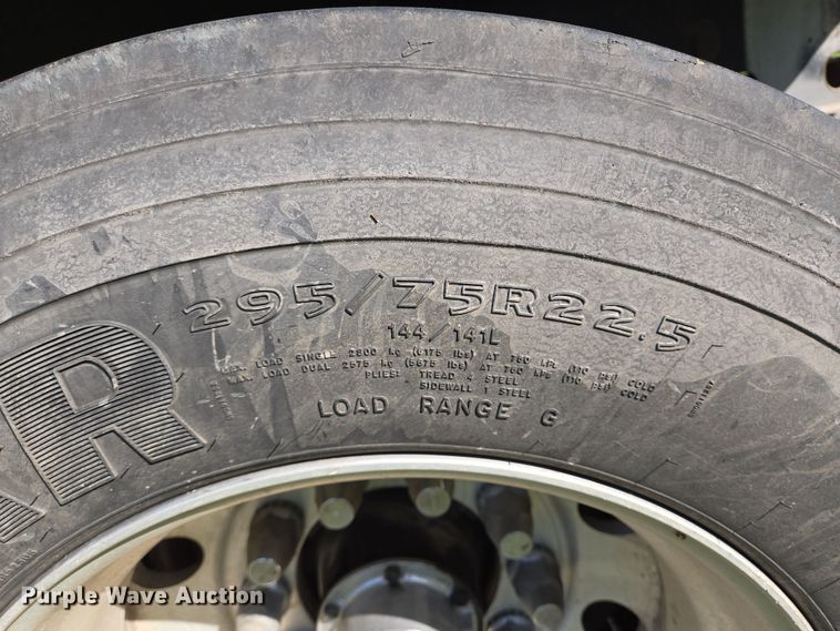 image for item DT4801 1998 Utility Trailers flatbed trailer