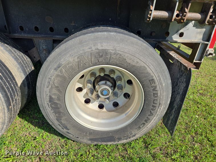 image for item DT4801 1998 Utility Trailers flatbed trailer