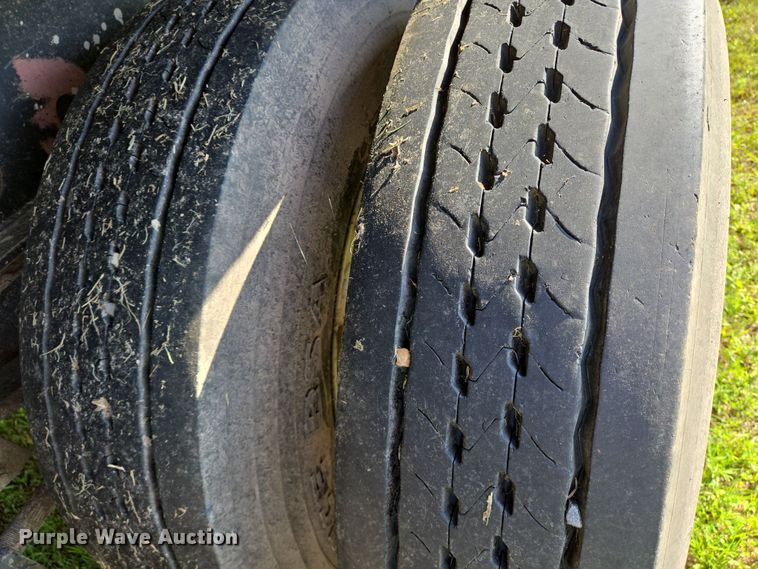 image for item DT4801 1998 Utility Trailers flatbed trailer