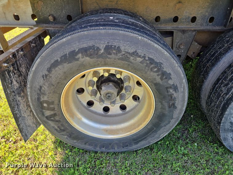 image for item DT4801 1998 Utility Trailers flatbed trailer