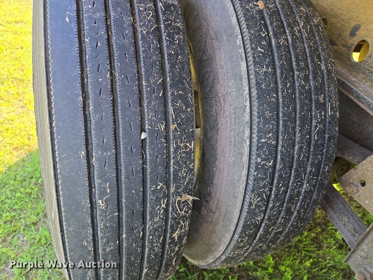 image for item DT4801 1998 Utility Trailers flatbed trailer