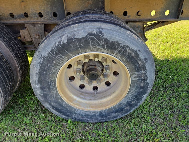 image for item DT4801 1998 Utility Trailers flatbed trailer